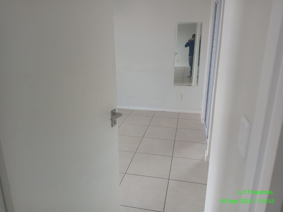 To Let 1 Bedroom Property for Rent in Modderfontein Gauteng