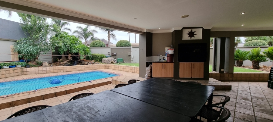 6 Bedroom Property for Sale in Sunward Park Gauteng