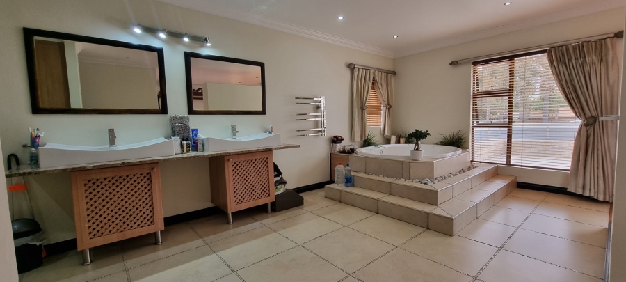 6 Bedroom Property for Sale in Sunward Park Gauteng