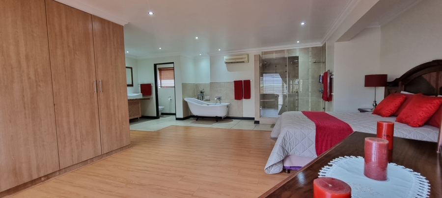 6 Bedroom Property for Sale in Sunward Park Gauteng