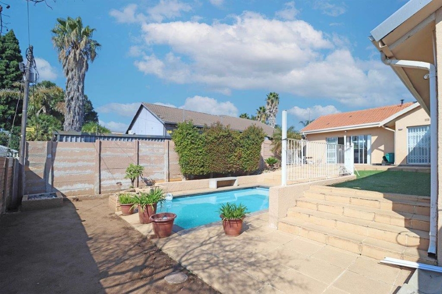 4 Bedroom Property for Sale in Marais Steyn Park Gauteng
