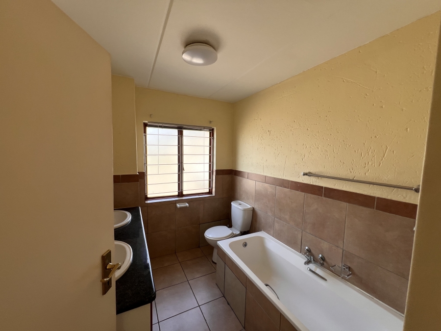 To Let 2 Bedroom Property for Rent in Meyersdal Gauteng