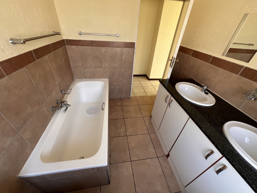 To Let 2 Bedroom Property for Rent in Meyersdal Gauteng