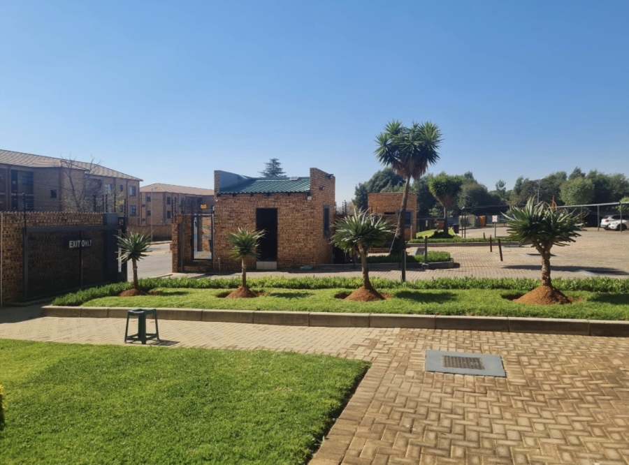 To Let 2 Bedroom Property for Rent in Groblerpark Gauteng