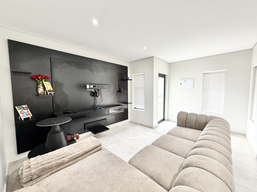 To Let 2 Bedroom Property for Rent in Carlswald Estate Gauteng