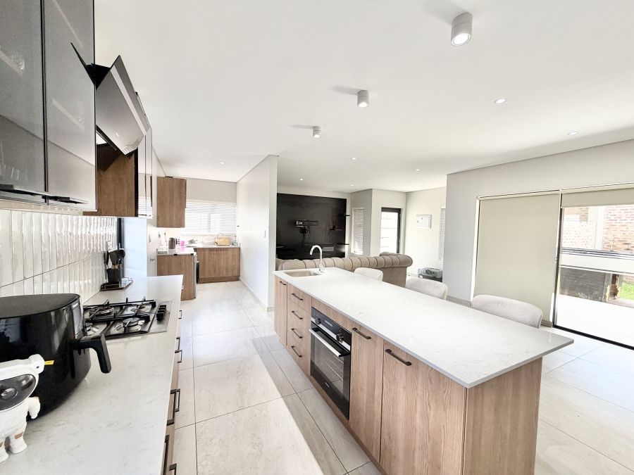 To Let 2 Bedroom Property for Rent in Carlswald Estate Gauteng