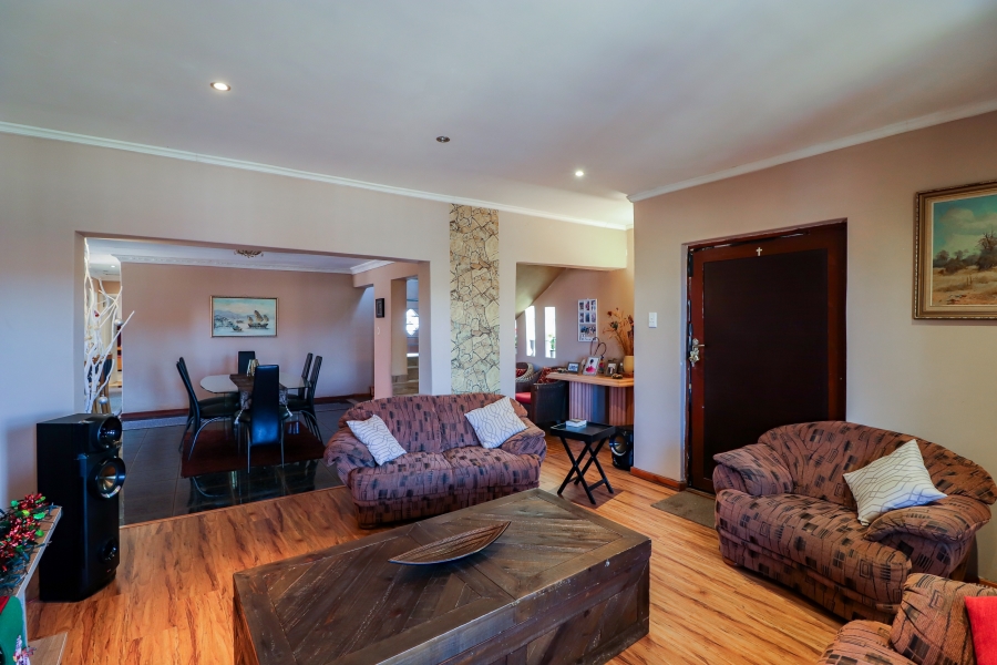 4 Bedroom Property for Sale in Lenasia South Gauteng