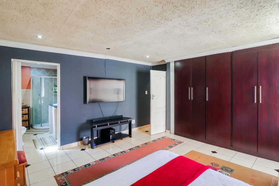 4 Bedroom Property for Sale in Lenasia South Gauteng