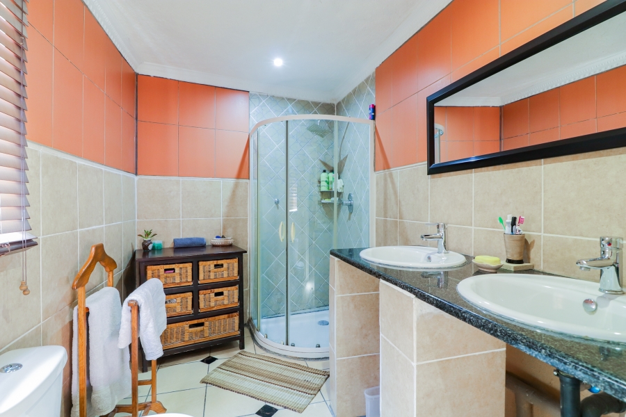 4 Bedroom Property for Sale in Lenasia South Gauteng