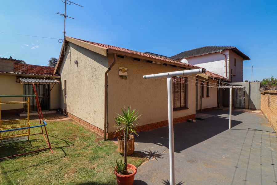 4 Bedroom Property for Sale in Lenasia South Gauteng