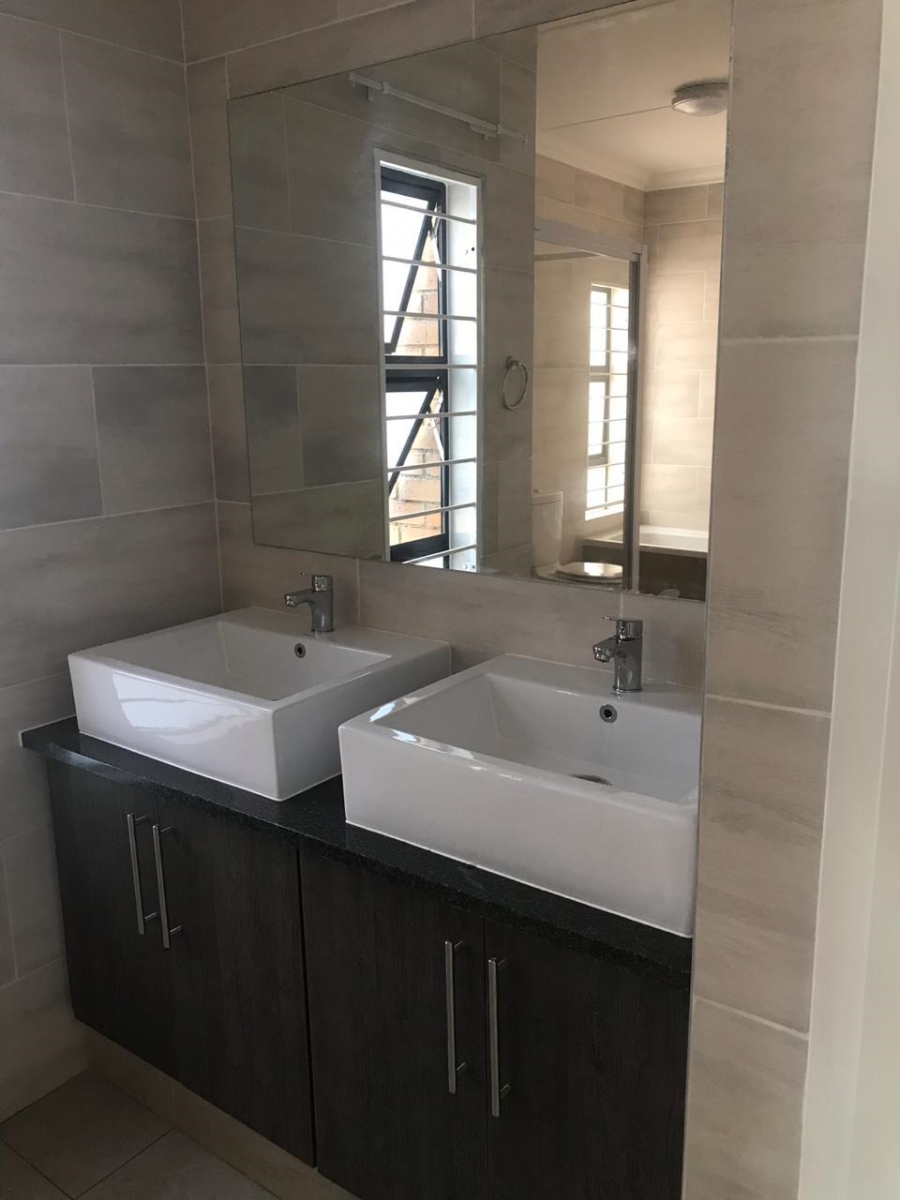 To Let 2 Bedroom Property for Rent in Bryanston Gauteng