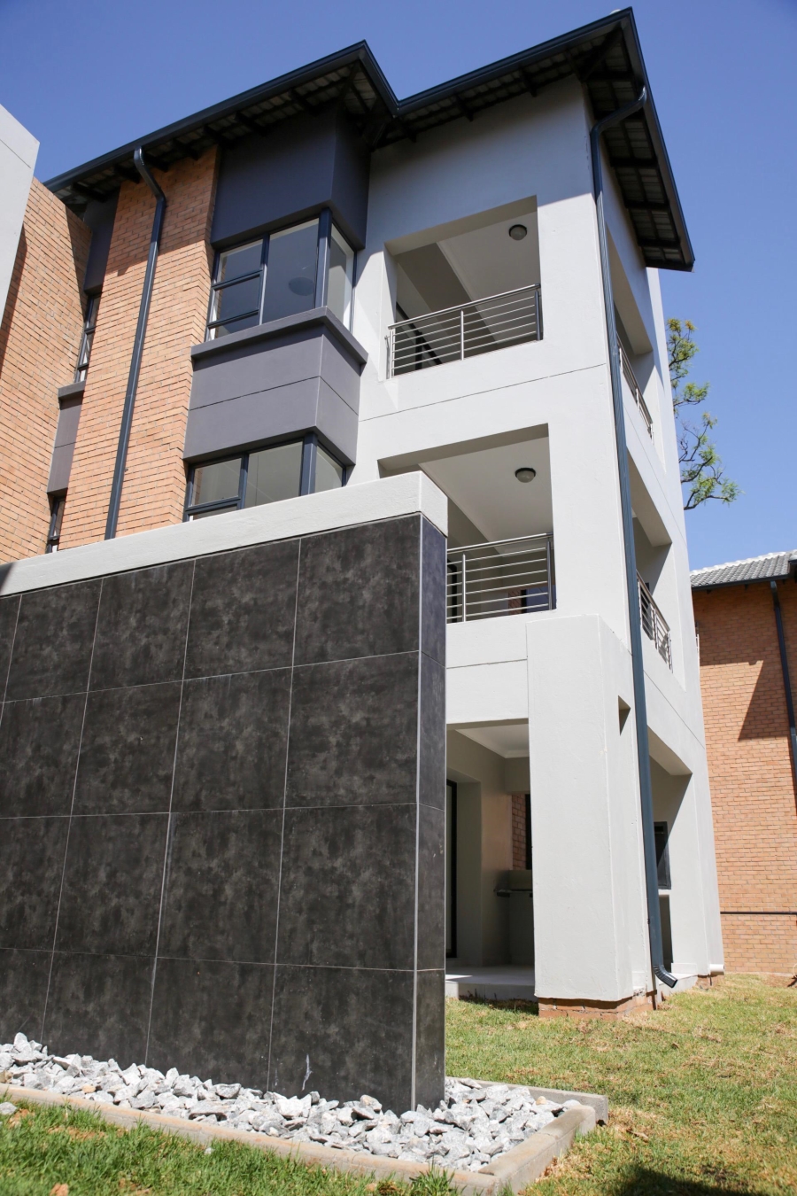 To Let 2 Bedroom Property for Rent in Bryanston Gauteng