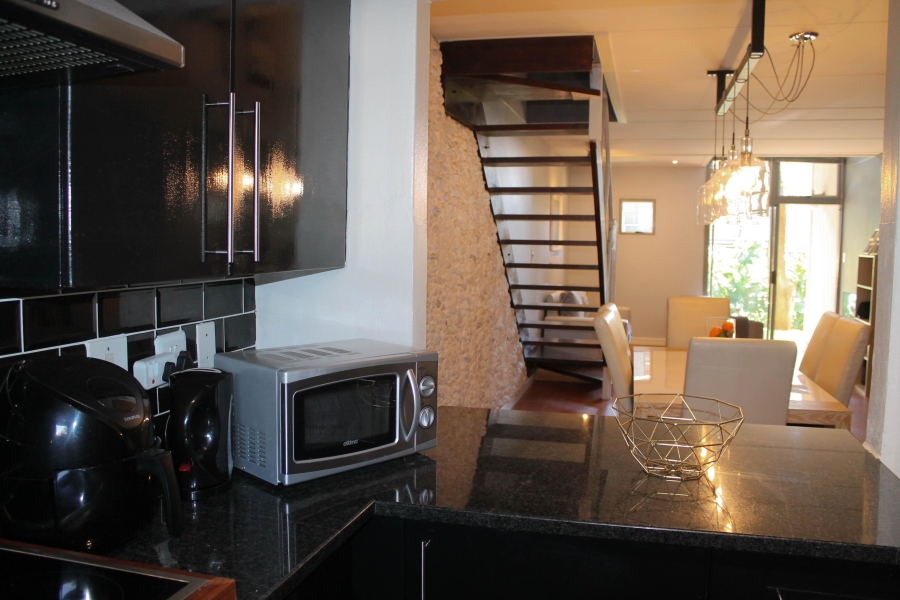 To Let 2 Bedroom Property for Rent in Sandown Gauteng