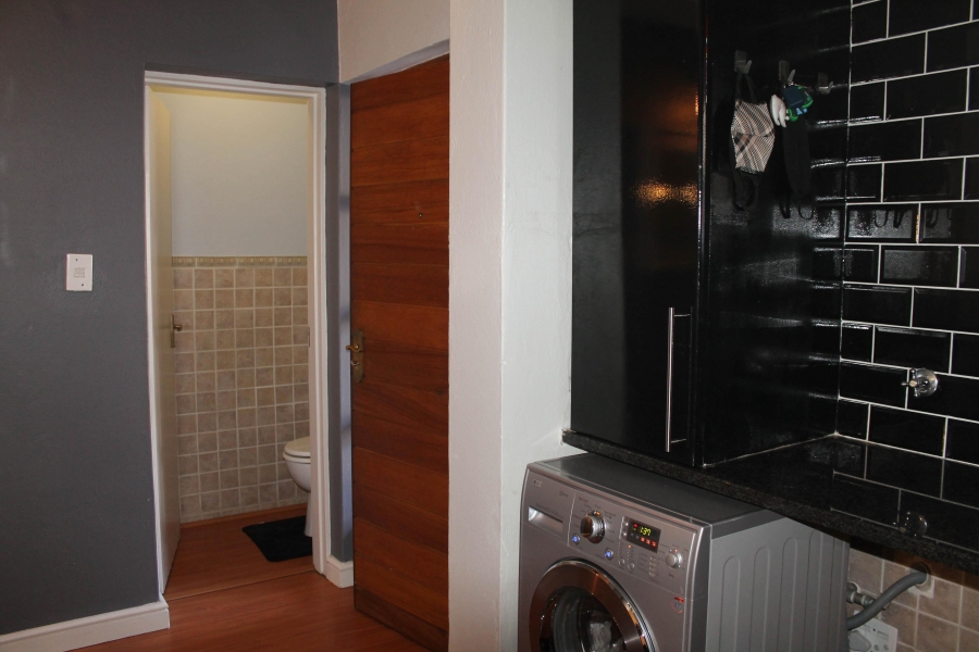 To Let 2 Bedroom Property for Rent in Sandown Gauteng