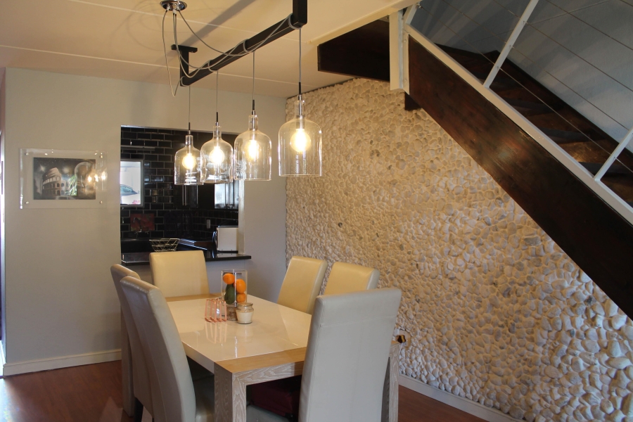 To Let 2 Bedroom Property for Rent in Sandown Gauteng