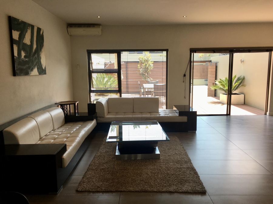 To Let 4 Bedroom Property for Rent in Sandown Gauteng
