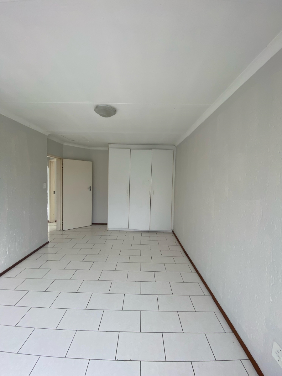 2 Bedroom Property for Sale in Bromhof Gauteng