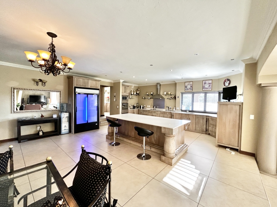 5 Bedroom Property for Sale in Blue Valley Golf Estate Gauteng