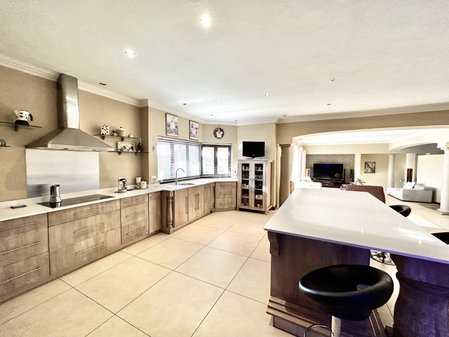 5 Bedroom Property for Sale in Blue Valley Golf Estate Gauteng