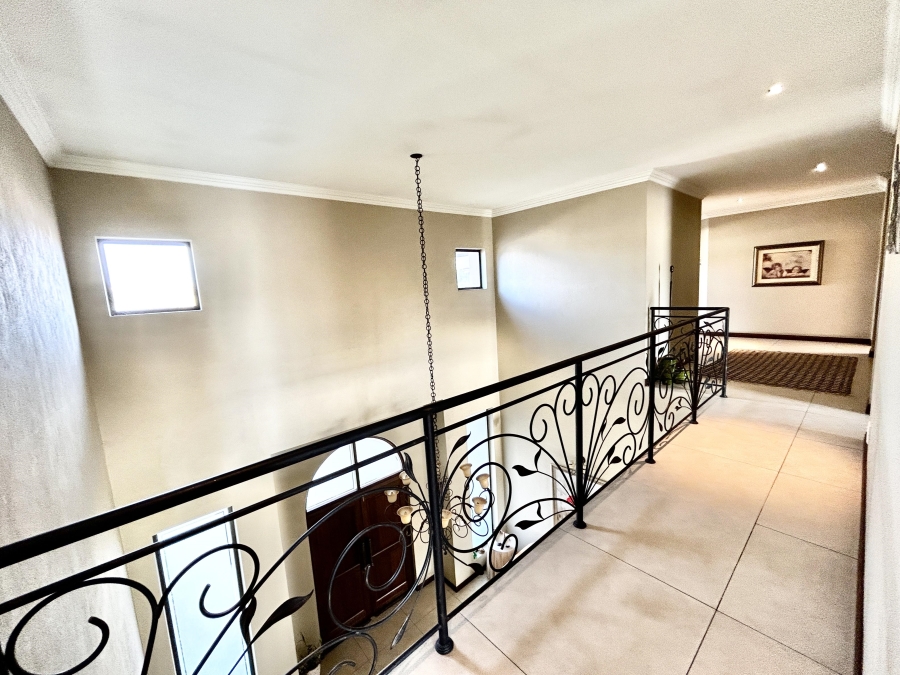 5 Bedroom Property for Sale in Blue Valley Golf Estate Gauteng