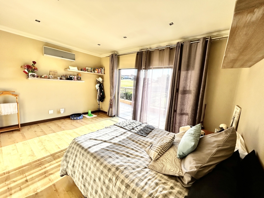 5 Bedroom Property for Sale in Blue Valley Golf Estate Gauteng