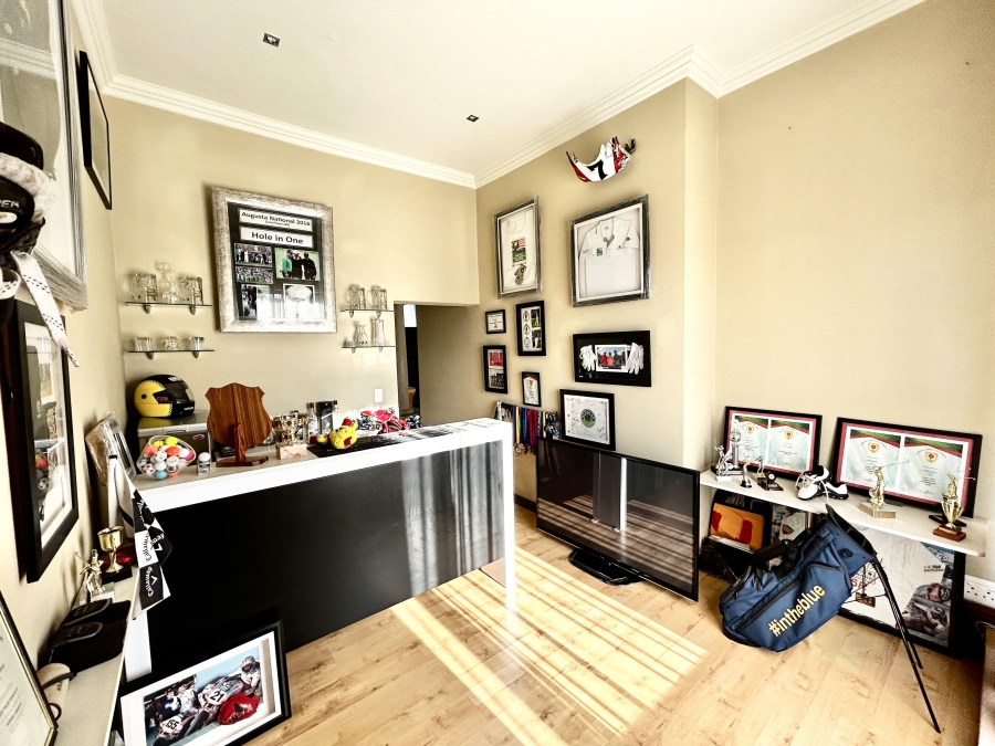 5 Bedroom Property for Sale in Blue Valley Golf Estate Gauteng