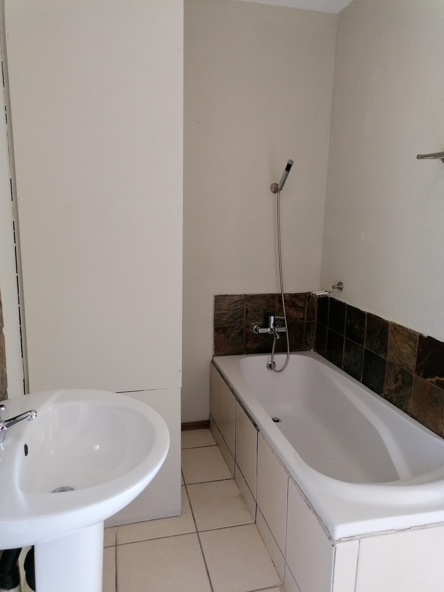 2 Bedroom Property for Sale in Honeydew Gauteng