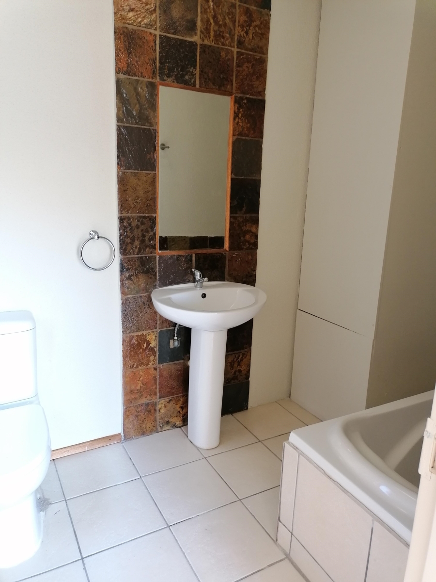 2 Bedroom Property for Sale in Honeydew Gauteng