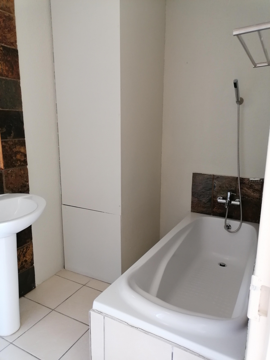 2 Bedroom Property for Sale in Honeydew Gauteng
