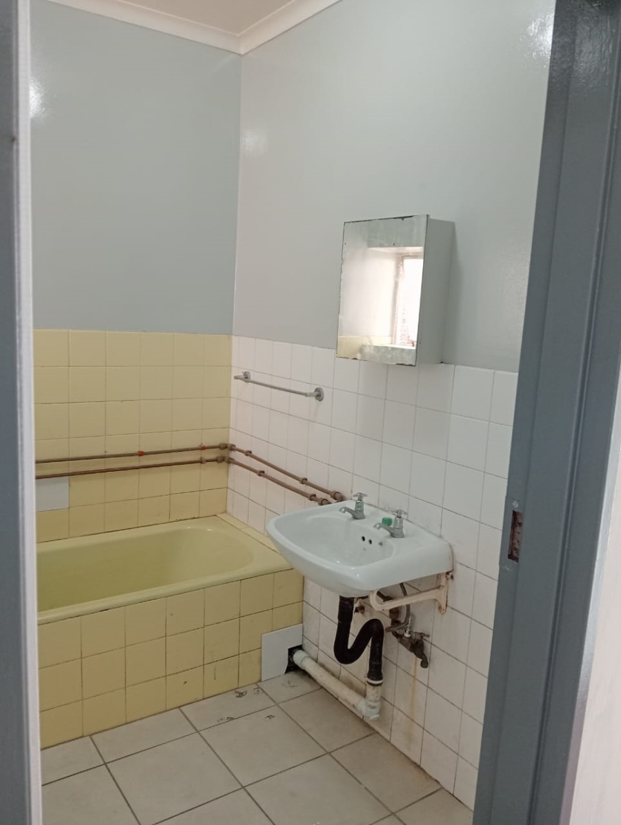 To Let 4 Bedroom Property for Rent in Rosettenville Gauteng
