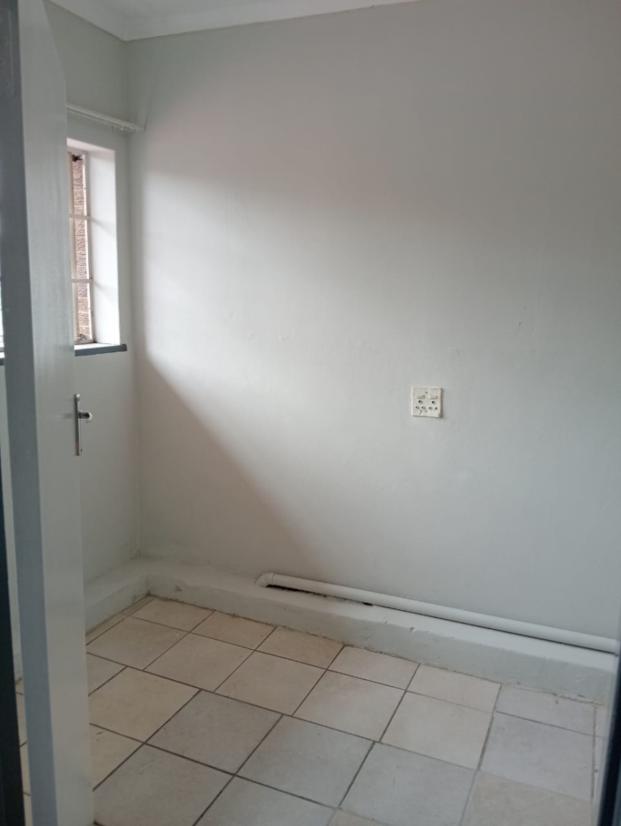 To Let 4 Bedroom Property for Rent in Rosettenville Gauteng