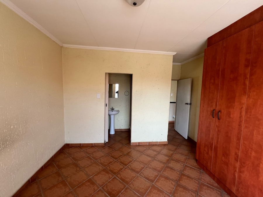 To Let 2 Bedroom Property for Rent in Dunnottar Gauteng