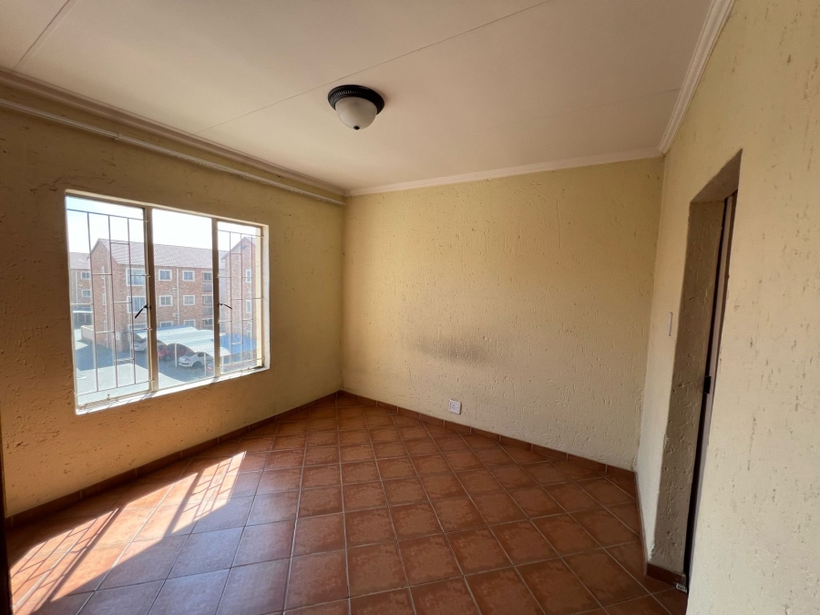 To Let 2 Bedroom Property for Rent in Dunnottar Gauteng