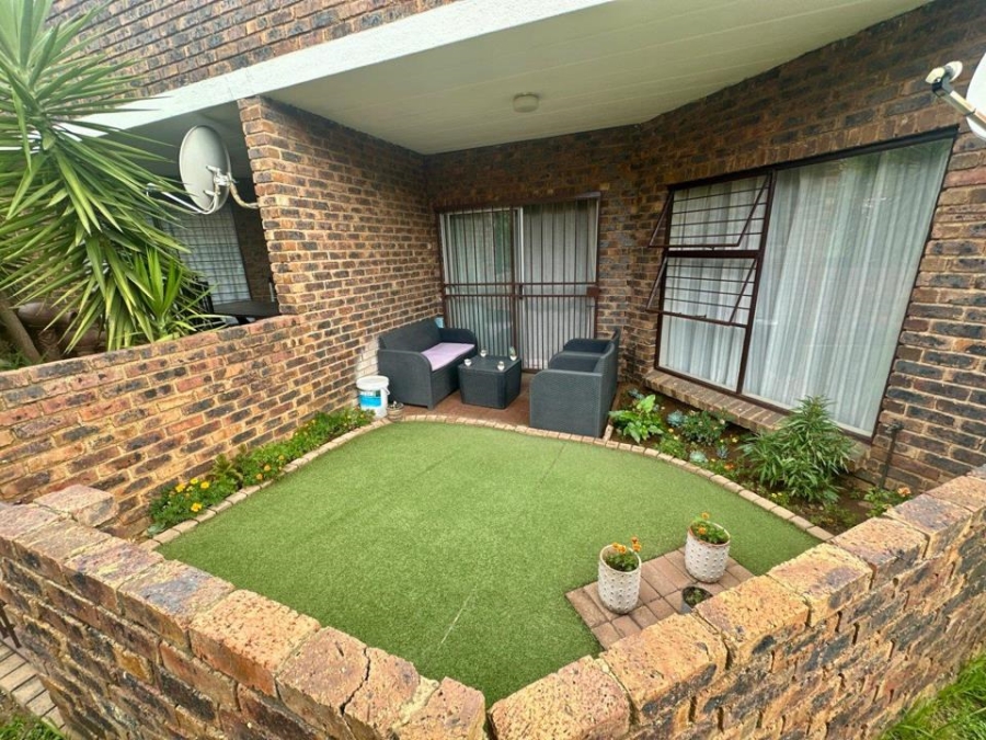 2 Bedroom Property for Sale in Liefde en Vrede Gauteng