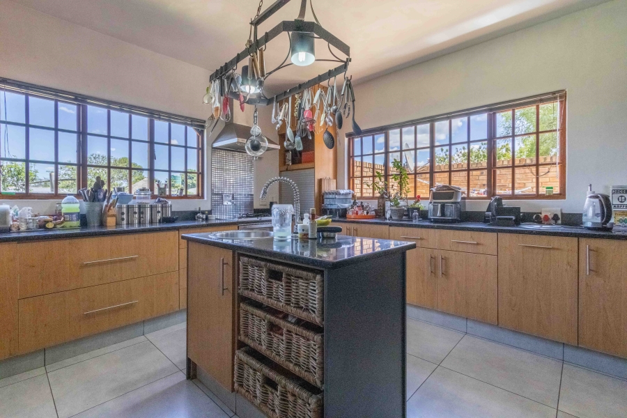 8 Bedroom Property for Sale in Mooilande Gauteng