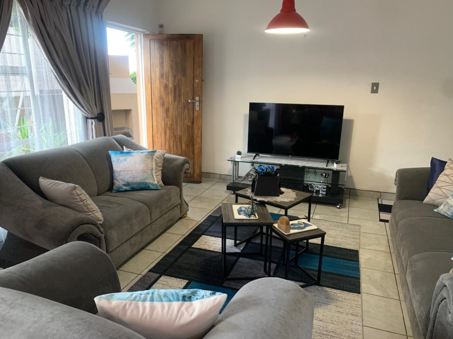 To Let 2 Bedroom Property for Rent in Radiokop Gauteng