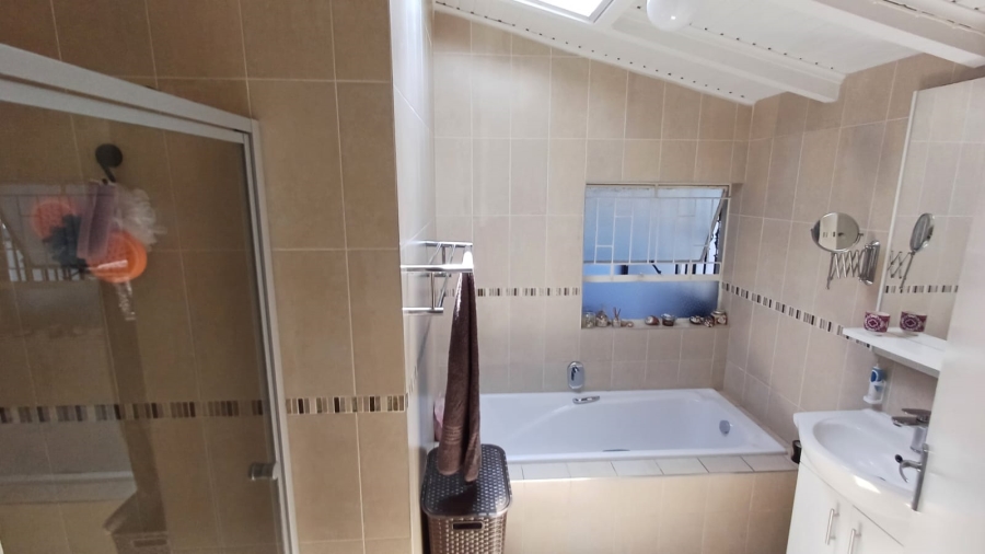 To Let 3 Bedroom Property for Rent in Randhart Gauteng