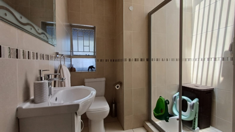 To Let 3 Bedroom Property for Rent in Randhart Gauteng