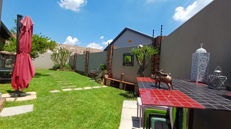 To Let 3 Bedroom Property for Rent in Randhart Gauteng