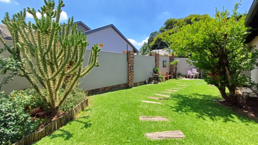 To Let 3 Bedroom Property for Rent in Randhart Gauteng
