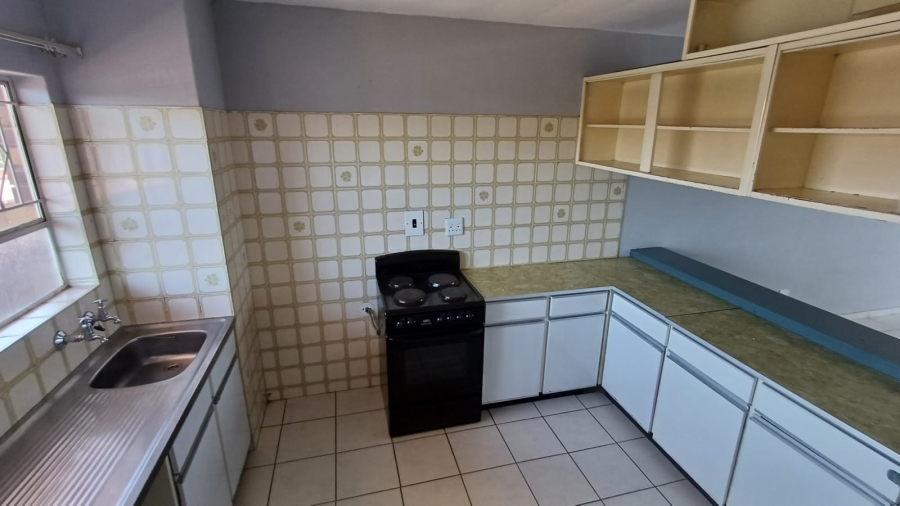 To Let 2 Bedroom Property for Rent in Gosforth Park Gauteng
