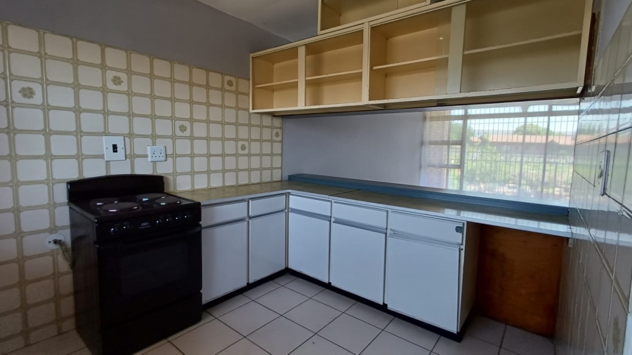 To Let 2 Bedroom Property for Rent in Gosforth Park Gauteng