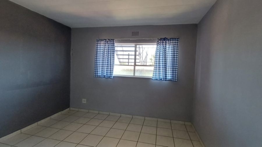 To Let 2 Bedroom Property for Rent in Gosforth Park Gauteng