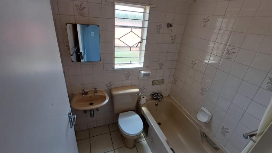 To Let 2 Bedroom Property for Rent in Gosforth Park Gauteng