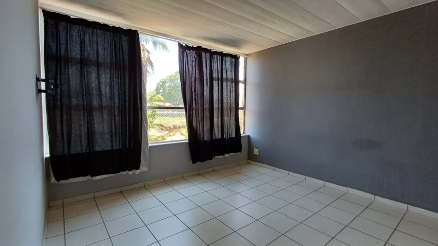 To Let 2 Bedroom Property for Rent in Gosforth Park Gauteng