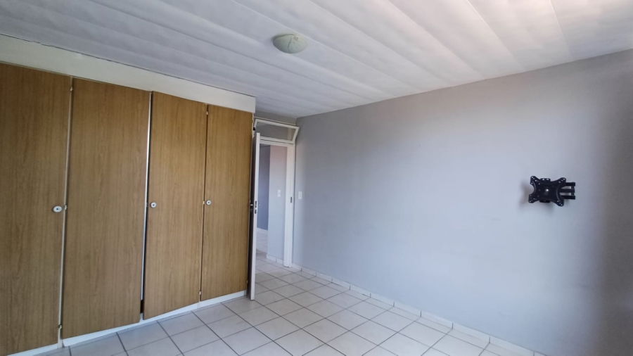 To Let 2 Bedroom Property for Rent in Gosforth Park Gauteng