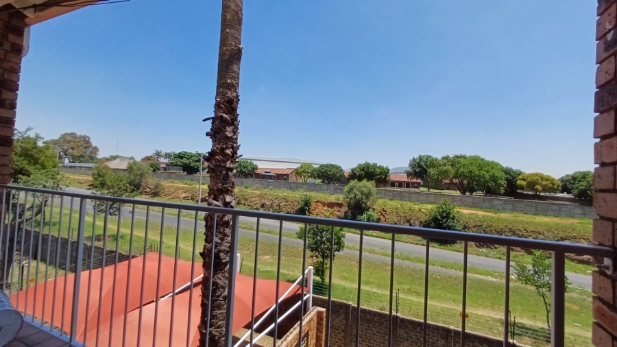 To Let 2 Bedroom Property for Rent in Gosforth Park Gauteng