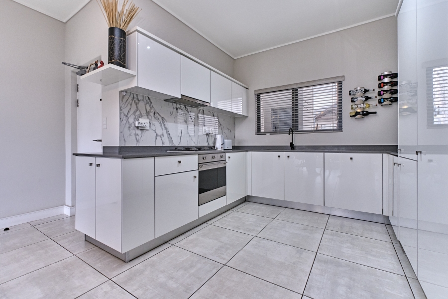 To Let 2 Bedroom Property for Rent in The Polofields Gauteng