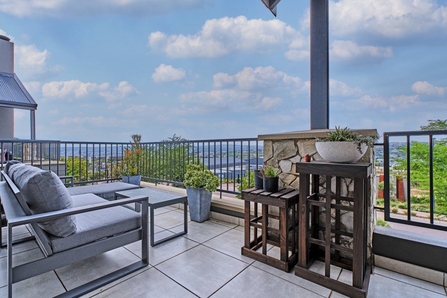 To Let 2 Bedroom Property for Rent in The Polofields Gauteng