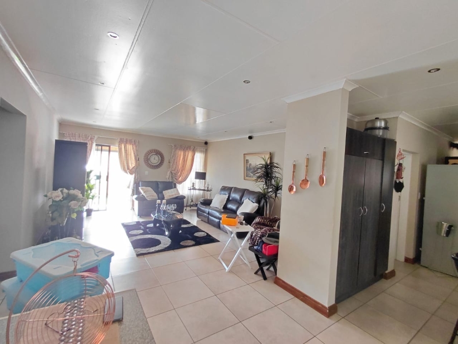 To Let 3 Bedroom Property for Rent in Riversdale Gauteng